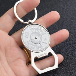 Porte-clés Anglais Calendrier Perpétuel Porte-clés Décapsuleur Métal Voiture Pendentif -Petit Électroménager 70950484 3
